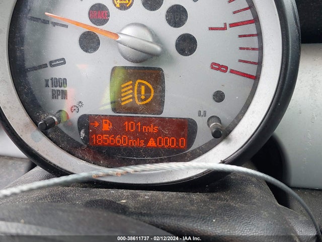 2010 MINI COOPER WMWMF3C56ATZ26621 Photo 6