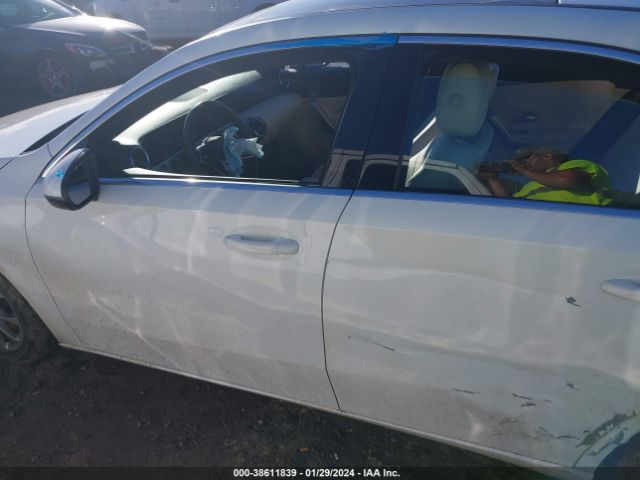 WDD3G4FB3KW021360 Mercedes-Benz A 220 4matic