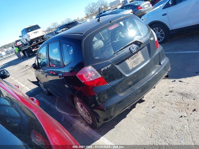 2013 HONDA FIT VIN: JHMGE8H3XDC052123