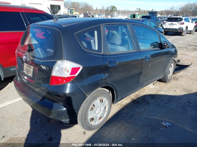 2013 HONDA FIT VIN: JHMGE8H3XDC052123