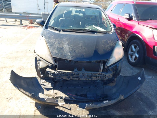 2013 HONDA FIT VIN: JHMGE8H3XDC052123