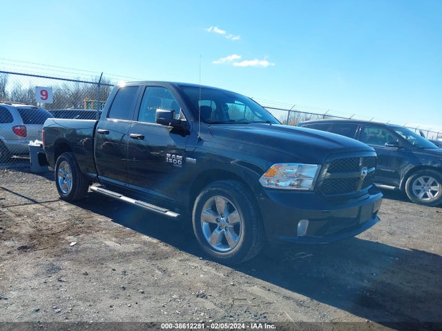 RAM 1500 Classic Express Quad Cab 4x4 6'4 Box 2019 1C6RR7FT0KS580470 main image