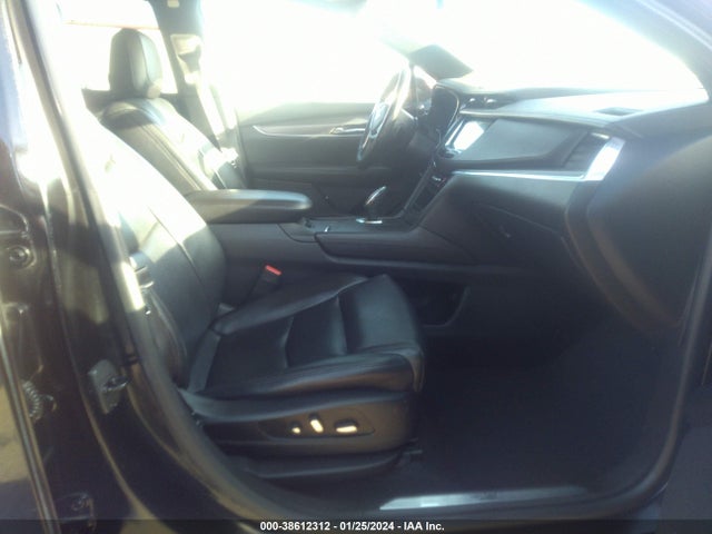 2017 CADILLAC XT5 1GYKNBRS2HZ107692 Photo 4