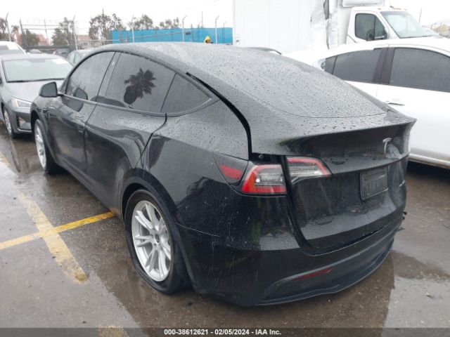 2021 TESLA MODEL Y 5YJYGDEE7MF241569 Photo 2