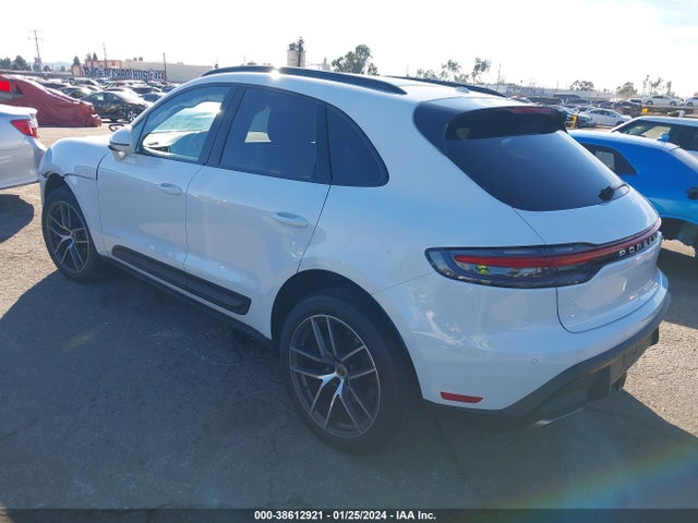 2022 PORSCHE MACAN WP1AA2A52NLB12312 Photo 2