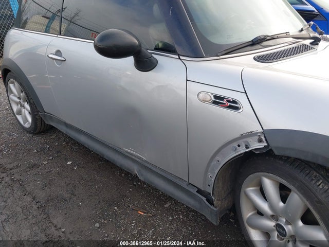 2004 MINI COOPER S WMWRE33414TD86974 Photo 5