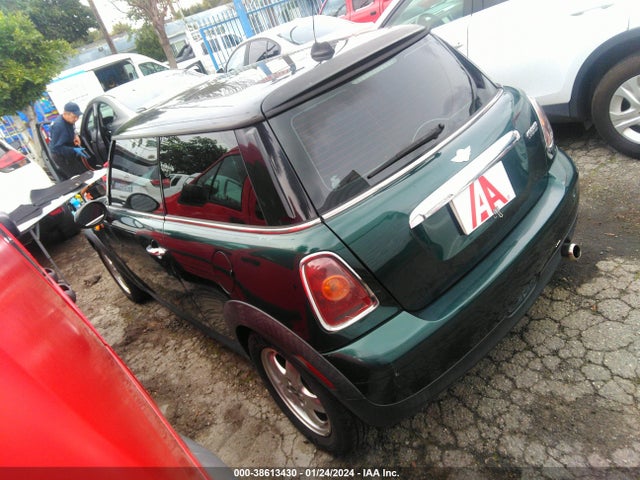 2010 MINI COOPER WMWMF3C57ATU78065 Photo 2