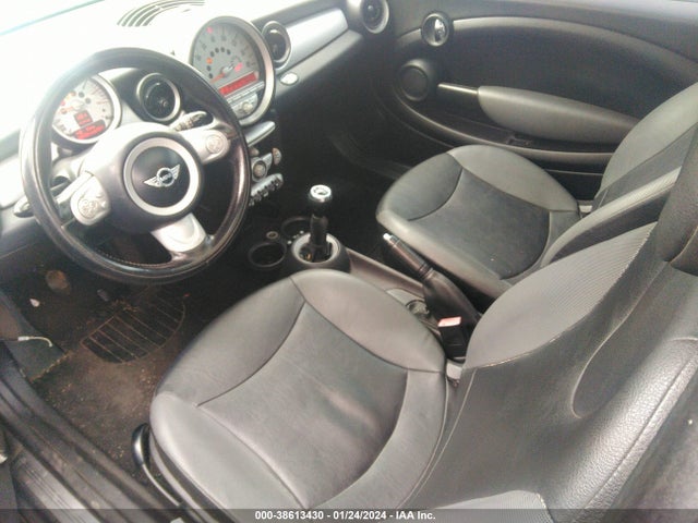 2010 MINI COOPER WMWMF3C57ATU78065 Photo 4