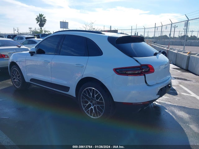 2017 PORSCHE MACAN WP1AB2A59HLB17914 Photo 2