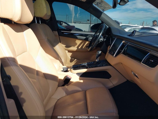 2017 PORSCHE MACAN WP1AB2A59HLB17914 Photo 4