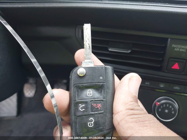 3VWN57BU0KM235320 Volkswagen Jetta 1.4t S