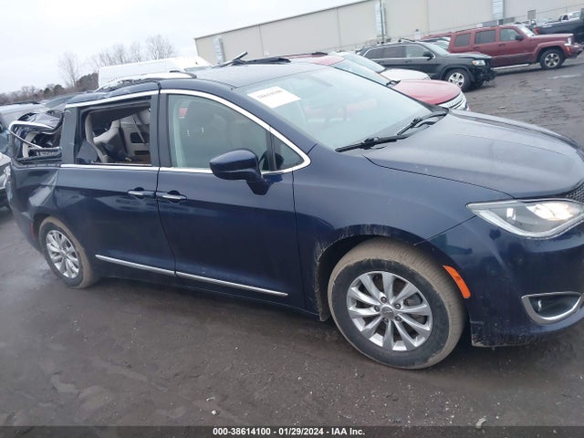 Chrysler Pacifica Touring L 2018 2C4RC1BG7JR293174 Image 14
