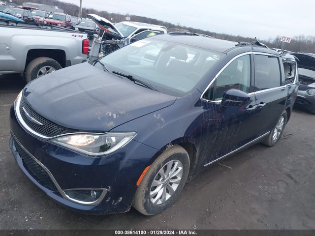 Chrysler Pacifica Touring L 2018 2C4RC1BG7JR293174 Image 2