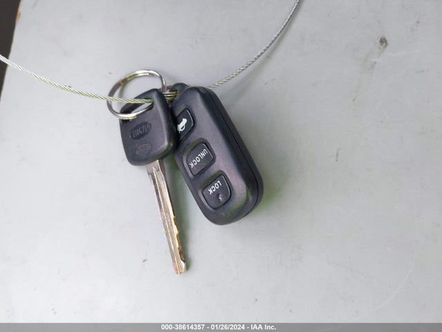 2005 TOYOTA CAMRY LE VIN: 4T1BE32K55U415370
