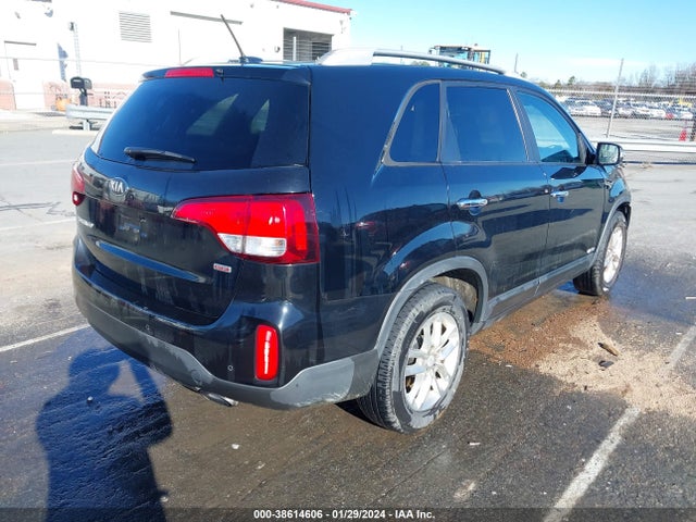 2015 KIA SORENTO LX VIN: 5XYKTDA67FG614749