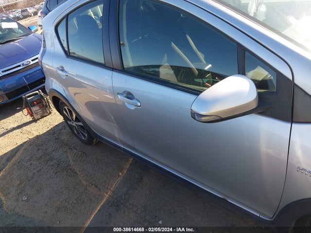 Toyota Prius C Three 2018 JTDKDTB37J1608678 Image 13