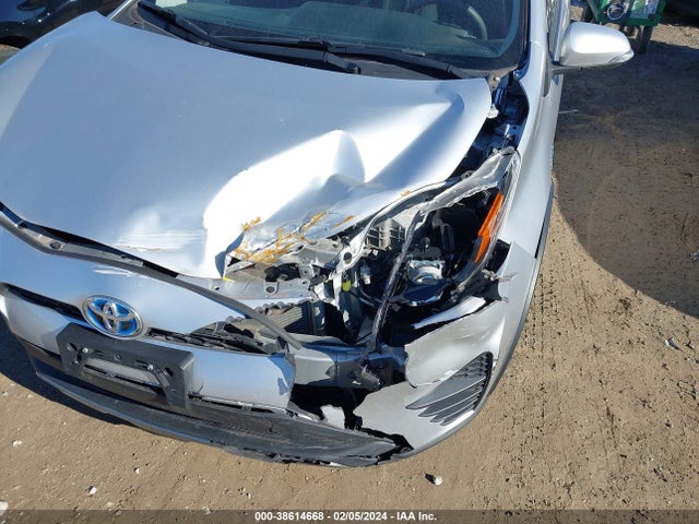 Toyota Prius C Three 2018 JTDKDTB37J1608678 Image 6