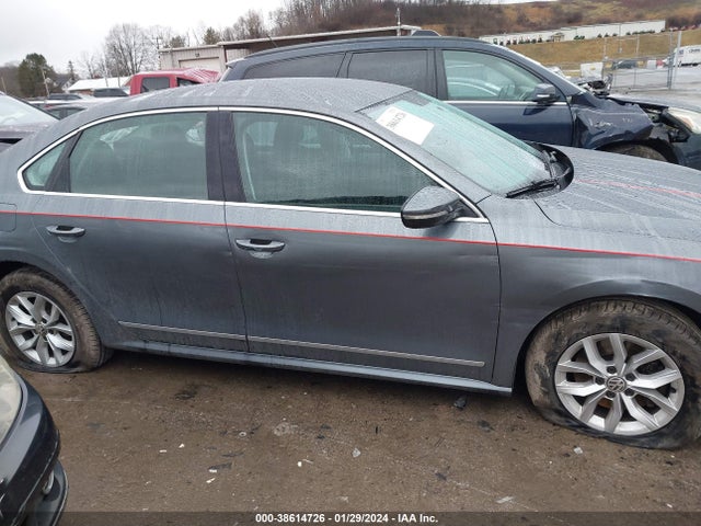 1VWAT7A31HC013280 Volkswagen Passat 1.8t S