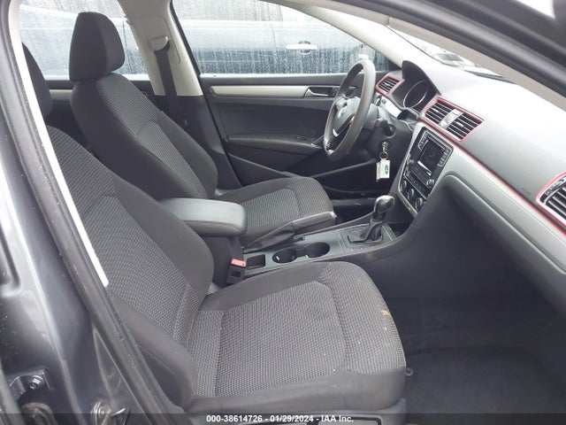 1VWAT7A31HC013280 Volkswagen Passat 1.8t S