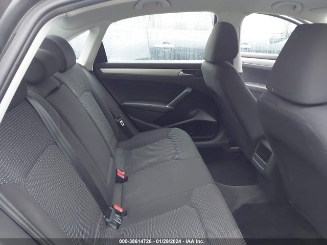 1VWAT7A31HC013280 Volkswagen Passat 1.8t S