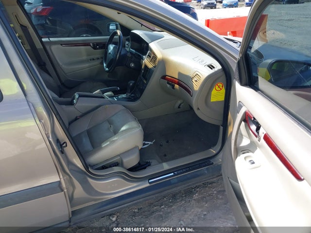 2004 VOLVO S60 2.5T VIN: YV1RS59V242392030