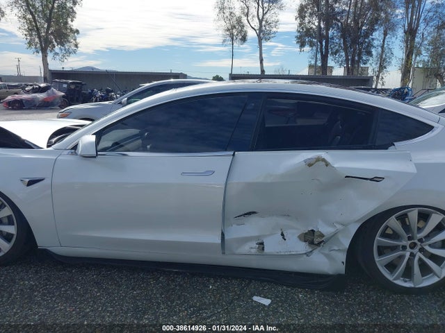 Tesla Model 3 Long Range/performance 2018 5YJ3E1EB4JF182545 Image 15