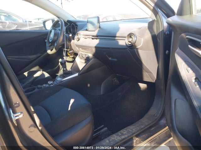 Toyota YARIS L 2019 3MYDLBYV1KY512400 Image 5