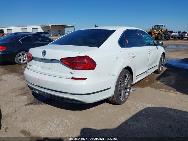 1VWAT7A3XGC029508 Volkswagen Passat 1.8t R-line