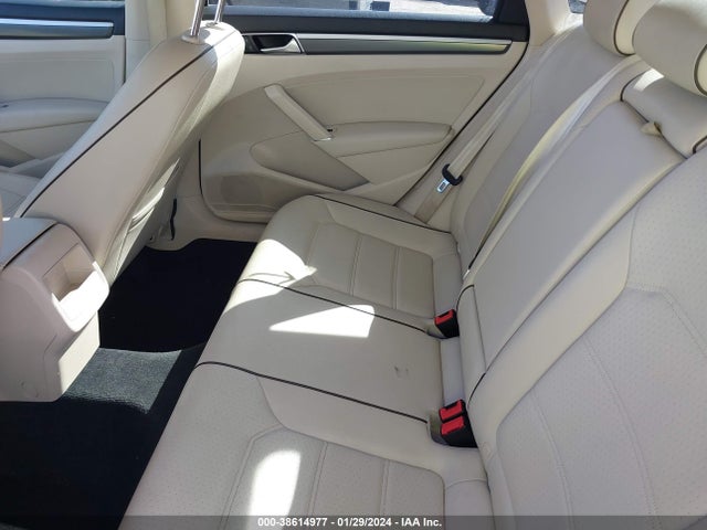 1VWAT7A3XGC029508 Volkswagen Passat 1.8t R-line