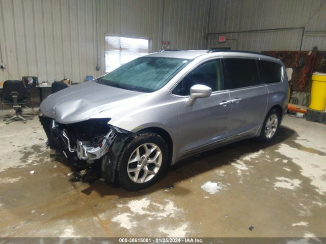 Chrysler Pacifica Touring-l 2017 2C4RC1BG5HR763213 Image 2