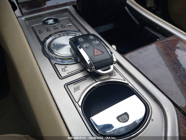 2010 JAGUAR XF SAJWA0GB2ALR52935 Photo 10