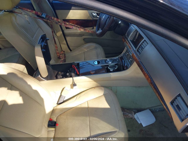 2010 JAGUAR XF SAJWA0GB2ALR52935 Photo 4