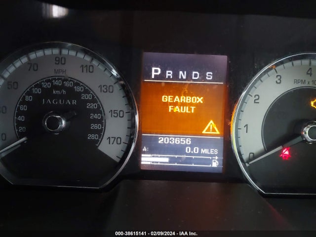 2010 JAGUAR XF SAJWA0GB2ALR52935 Photo 6