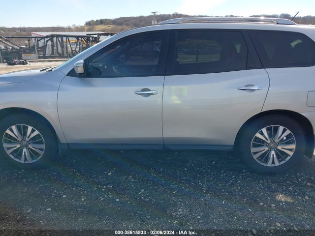 2017 NISSAN PATHFINDER SL VIN: 5N1DR2MNXHC601169