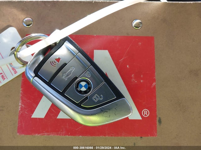 WBA7F0C5XJGM23940 BMW 750i