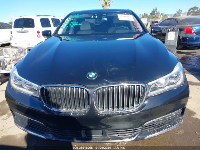 WBA7F0C5XJGM23940 BMW 750i