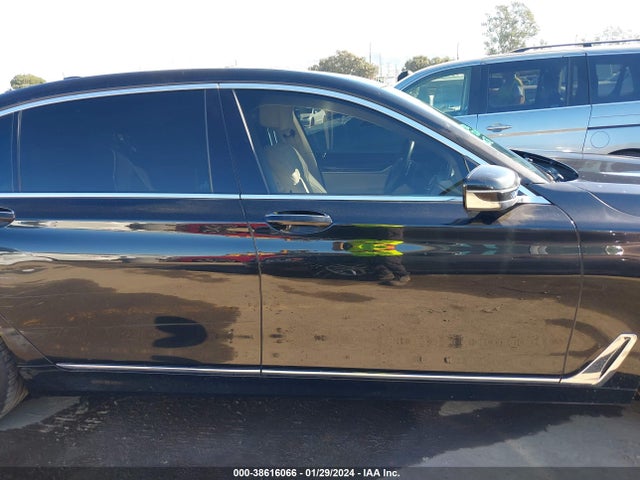 WBA7F0C5XJGM23940 BMW 750i