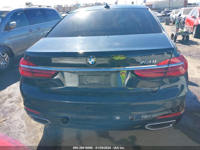 WBA7F0C5XJGM23940 BMW 750i