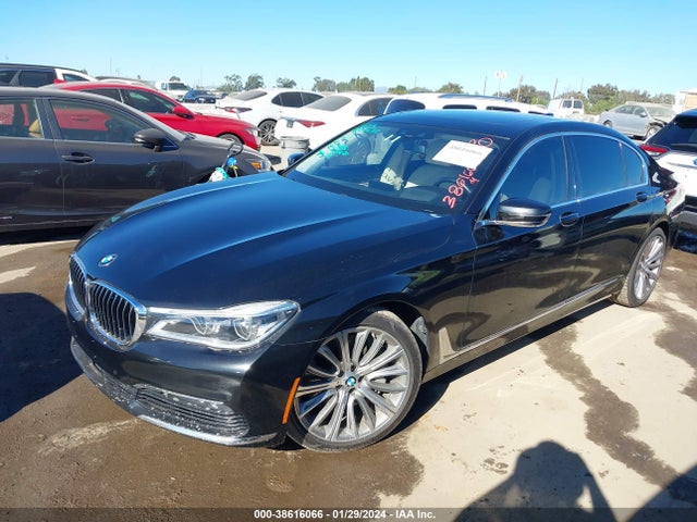 WBA7F0C5XJGM23940 BMW 750i