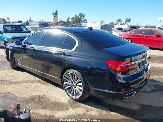 WBA7F0C5XJGM23940 BMW 750i