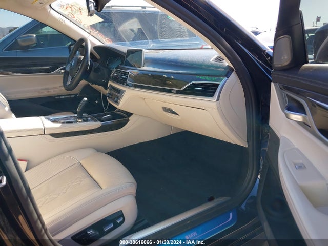 WBA7F0C5XJGM23940 BMW 750i