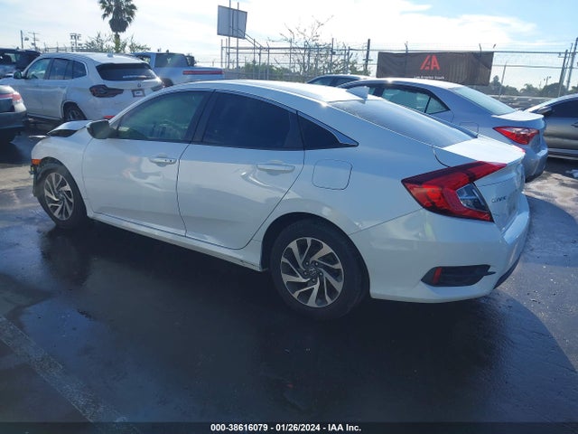 Honda CIVIC EX 2018 2HGFC2F79JH576086 Image 3