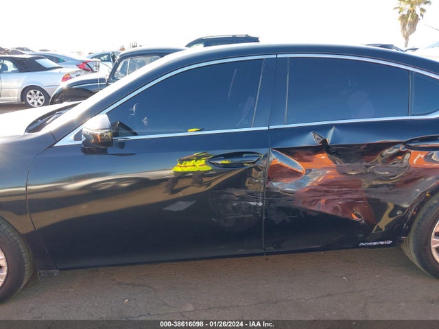 58AD21B15LU010578 Lexus ES 300H