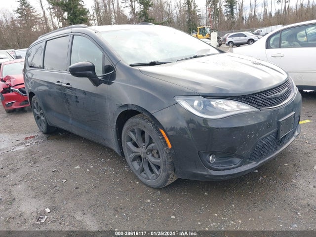 2018 2C4RC1BG8JR182682 main image