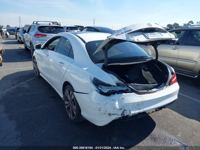 Mercedes-Benz CLA 250 2018 WDDSJ4EB4JN668224 Image 3