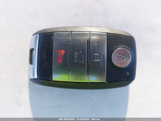 KNDCB3LC6K5243641 KIA NIRO LX
