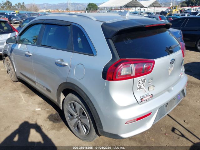 KNDCB3LC6K5243641 KIA NIRO LX
