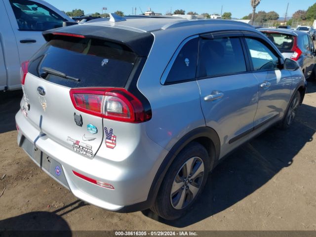 KNDCB3LC6K5243641 KIA NIRO LX