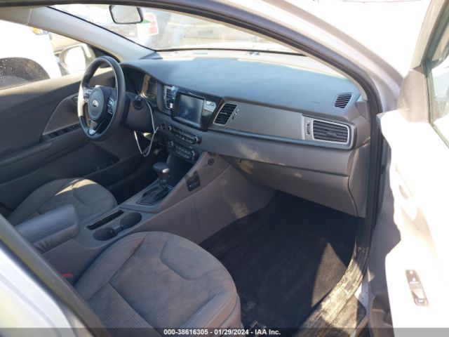KNDCB3LC6K5243641 KIA NIRO LX