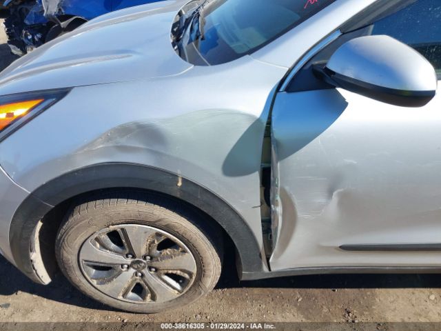 KNDCB3LC6K5243641 KIA NIRO LX